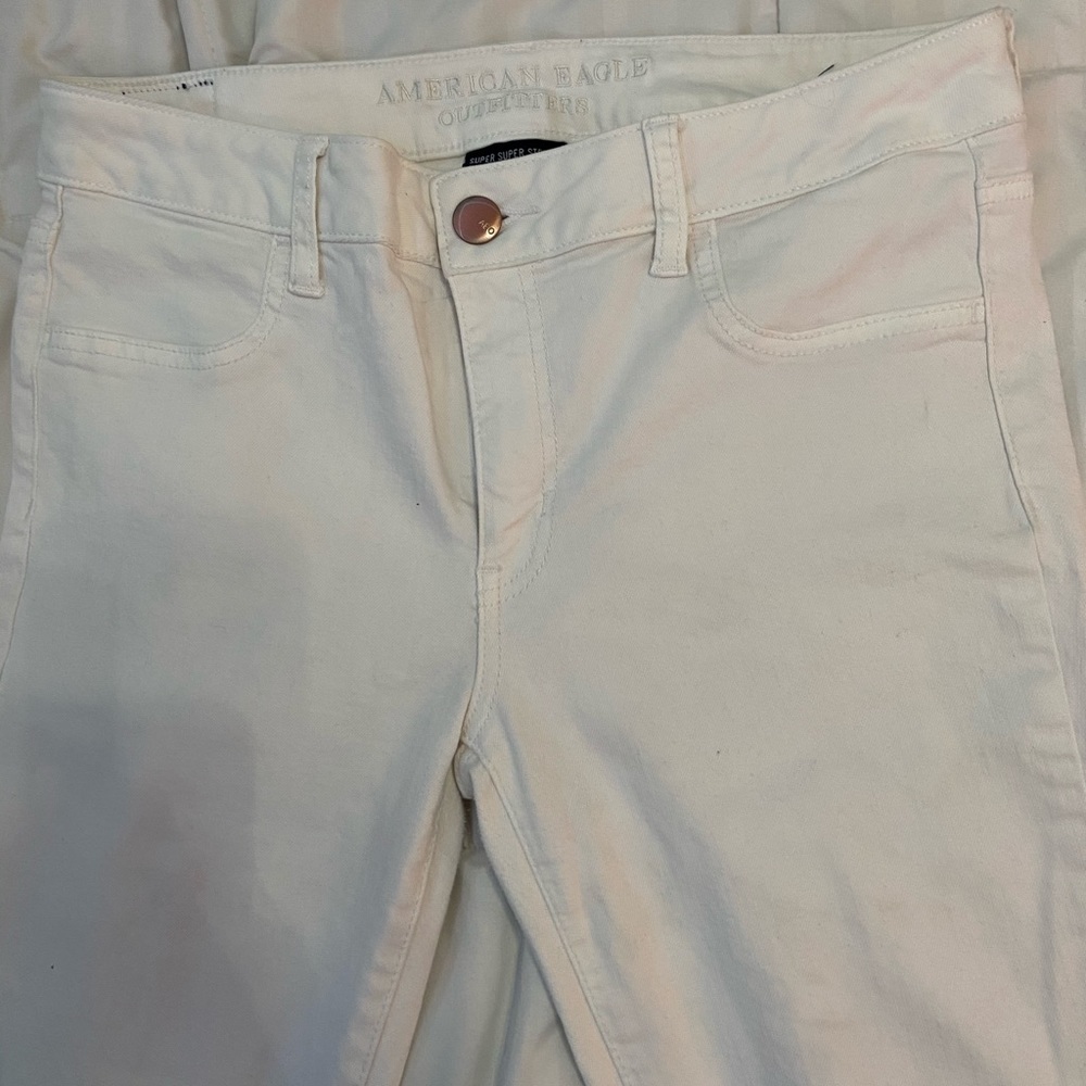 AE White Super Super Stretch Low Rise Jeggings